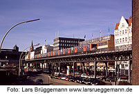 Die Hamburger U-Bahn am Hafen