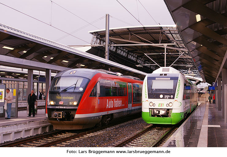 Die Erfurter Bahn mit einem Itino und ein Desiro der Deutschen Bahn AG