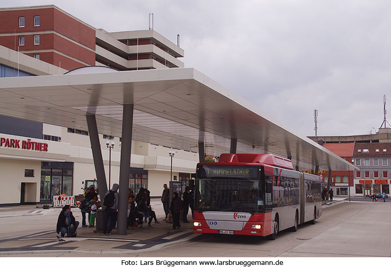 Der ZOB in Hildesheim mit dem SVHi 034 ein MAN-Erdgasbus