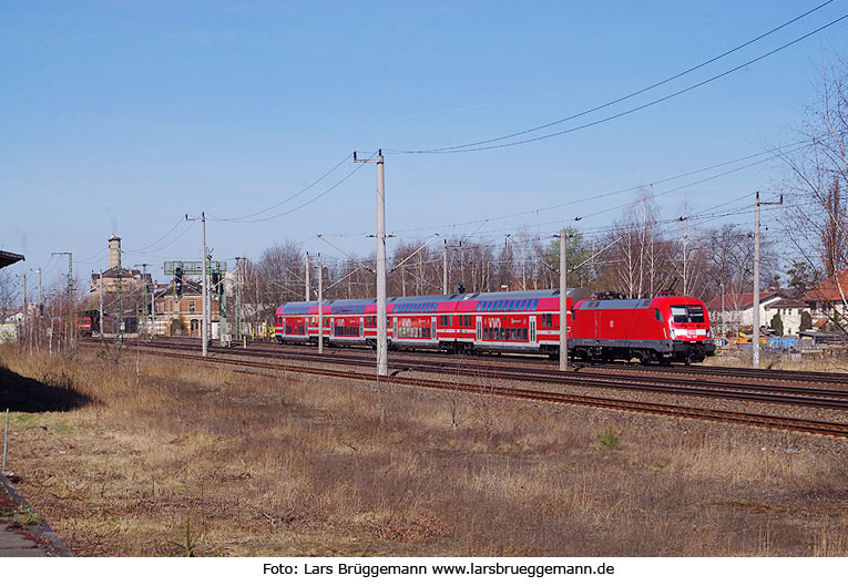 Eine S-Bahn im Bahnhof Dresden-Niedersedlitz