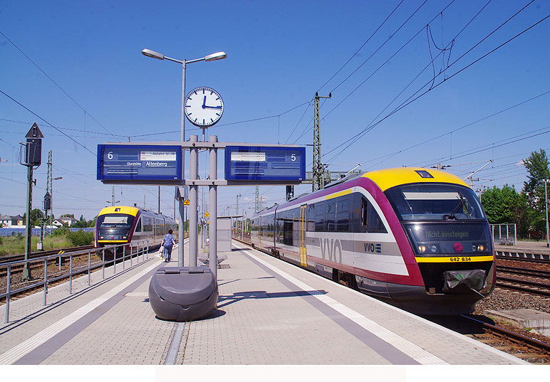 Der Bahnhof Heidenau mit zwei Desiro Triebwagen der Städtbahn Sachsen - Ausgangsbahnhof der Müglitztalbahn