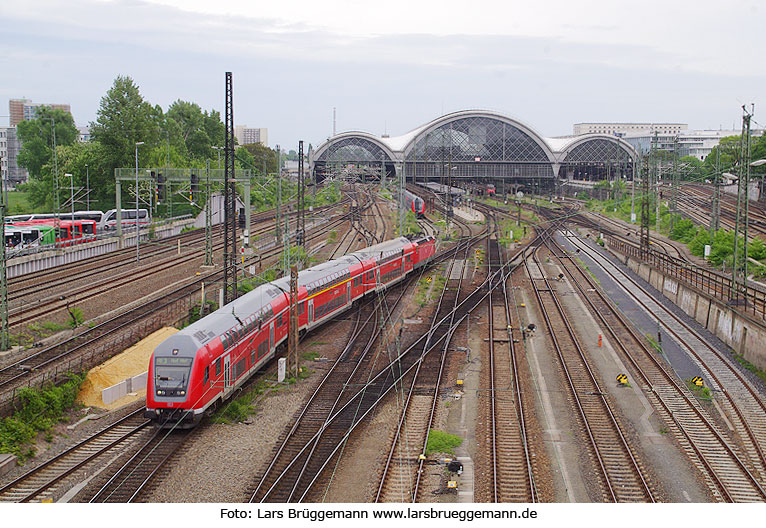 Ein Doppelstockzug in Dresden Hbdf nach Hof Hbf