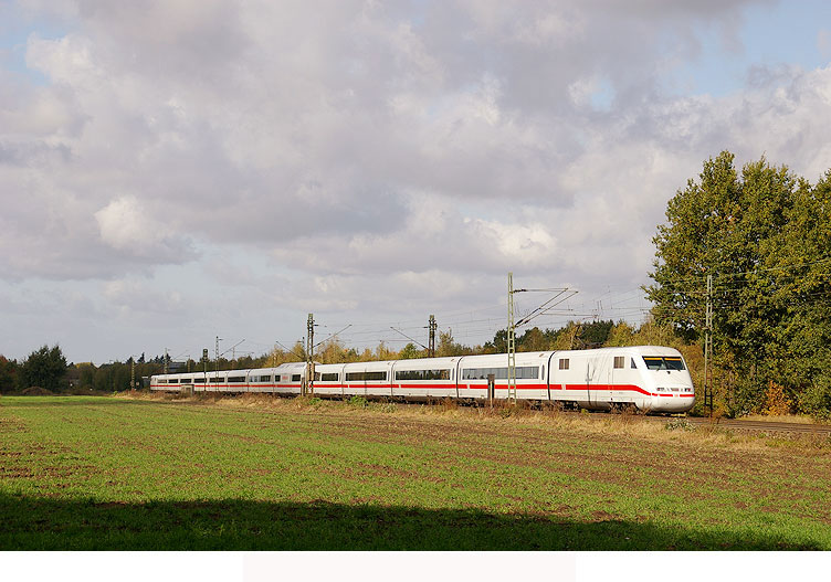 Ein ICE 1 bei Lüneburg in der Nähe von Bardowick