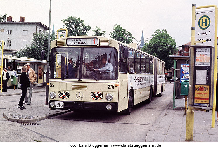 Ein Stadtbus in Lübeck auf dem ZOB