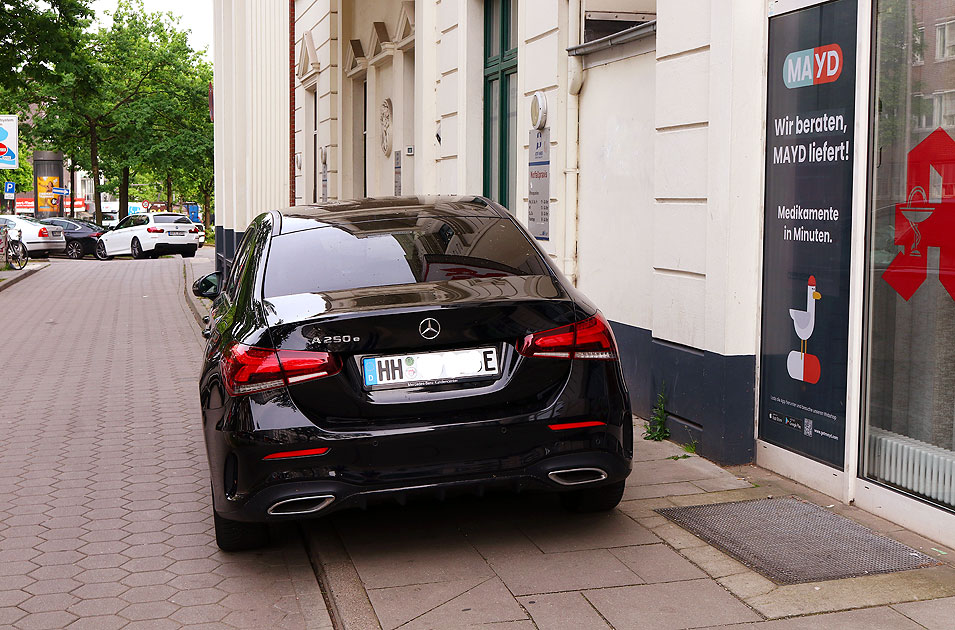 Parken auf dem Gehweg in Hamburg