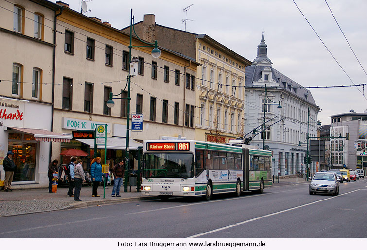 Die Obus Haltestelle Karl-Marx-Platz in Eberswalde - vormals Alsenplatz