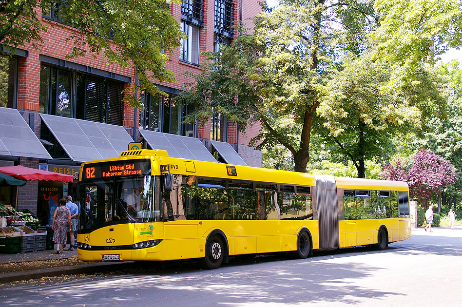 Die Straßenbahn in Dresden - DVB Solaris Bus - Haltestelle Augsburger Straße