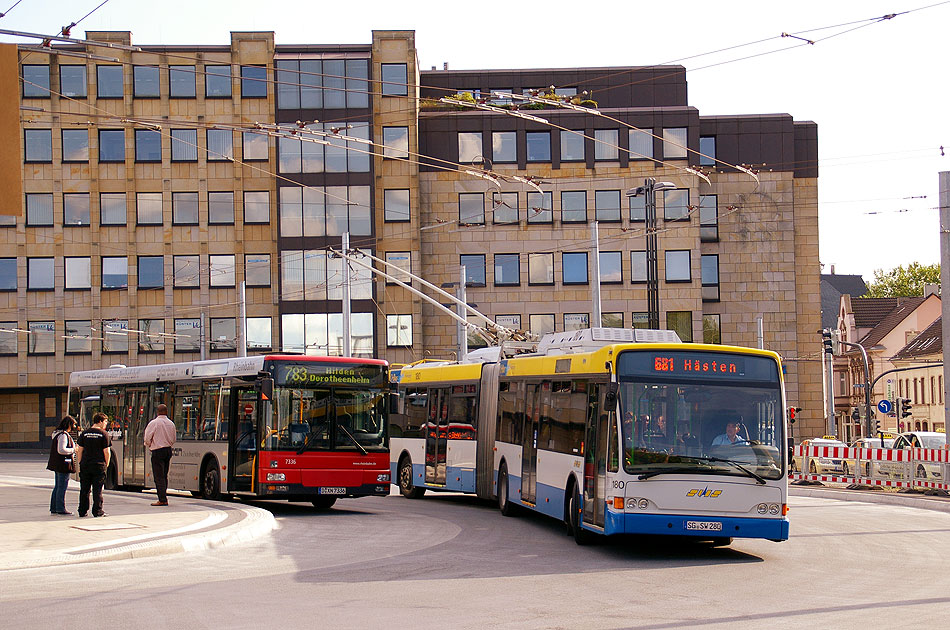 Der Obus in Solingen an der Haltestelle Solingen Hbf