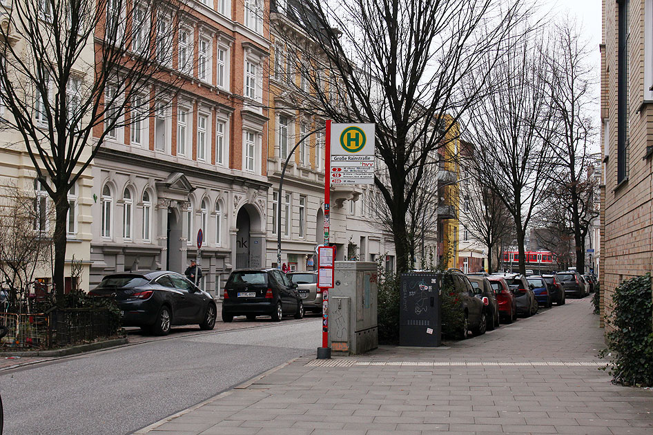 Die Haltestelle Große Rainstraße in Hamburg-Ottensen