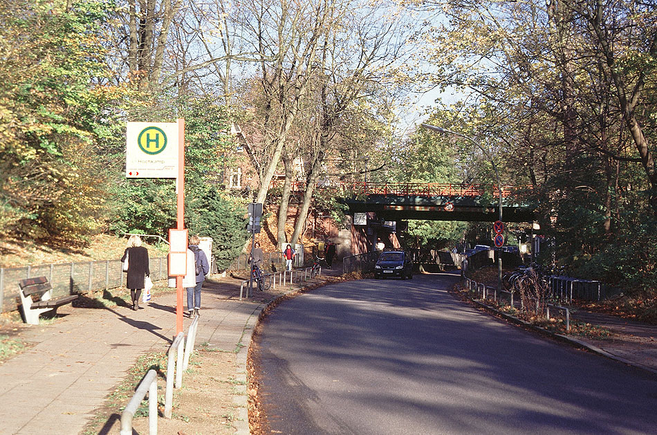 Die Haltestelle Bahnhof Hochkamp von der Schnellbuslinie 39 in Hamburg