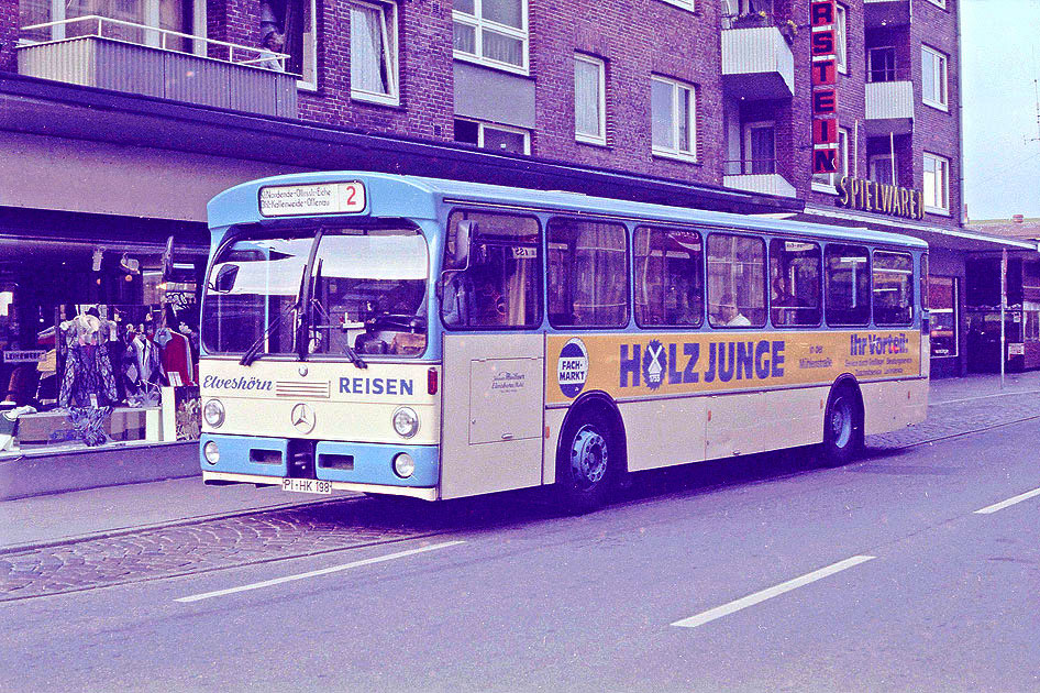 Ein Meissner Elvesh&ouml;rn Reisen Bus in Elmshorn an der Haltestelle Bahnhof