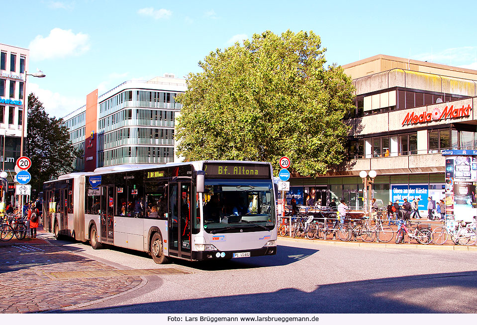 Ein VHH Bus auf dem Busbahnhof Altona in Hamburg