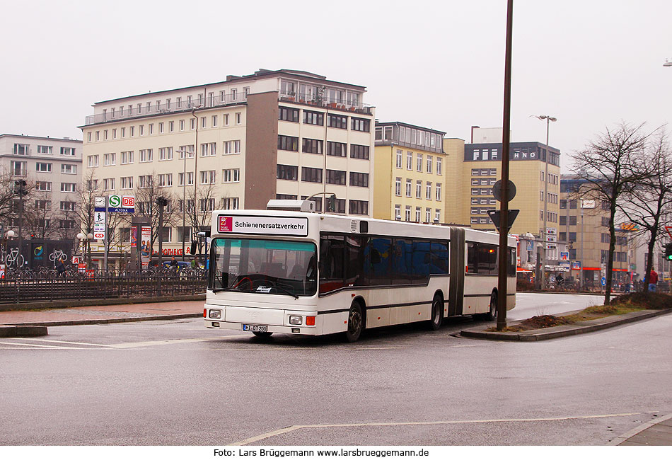 http://www.larsbrueggemann.de/fotos-busse4-630px/529ewd-foto-sev-bus-bahnhof-altona.jpg