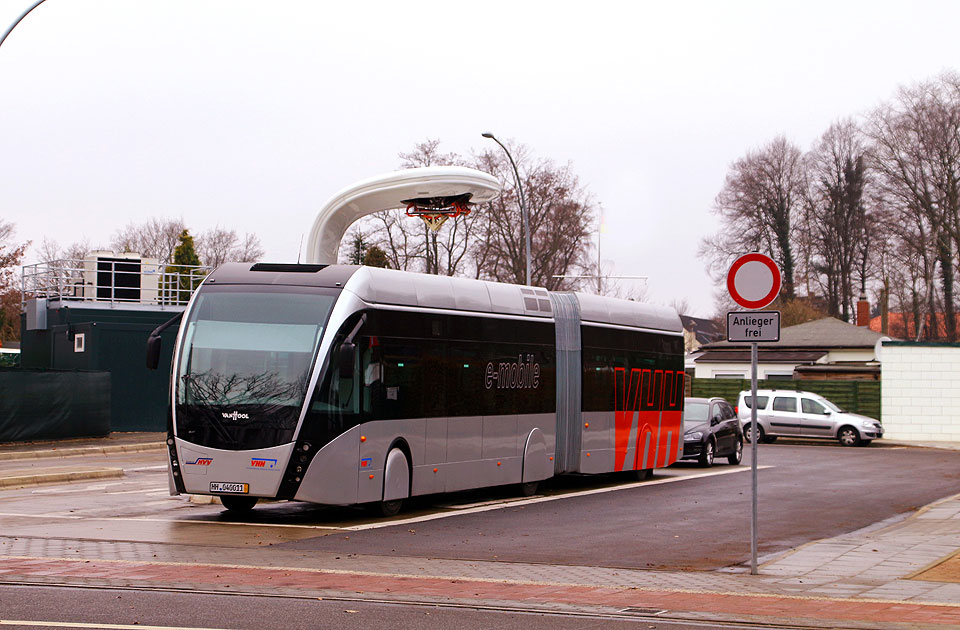 http://www.larsbrueggemann.de/fotos-busse4-630px/529ewd-foto-vhh-elektrobus-hamburg.jpg