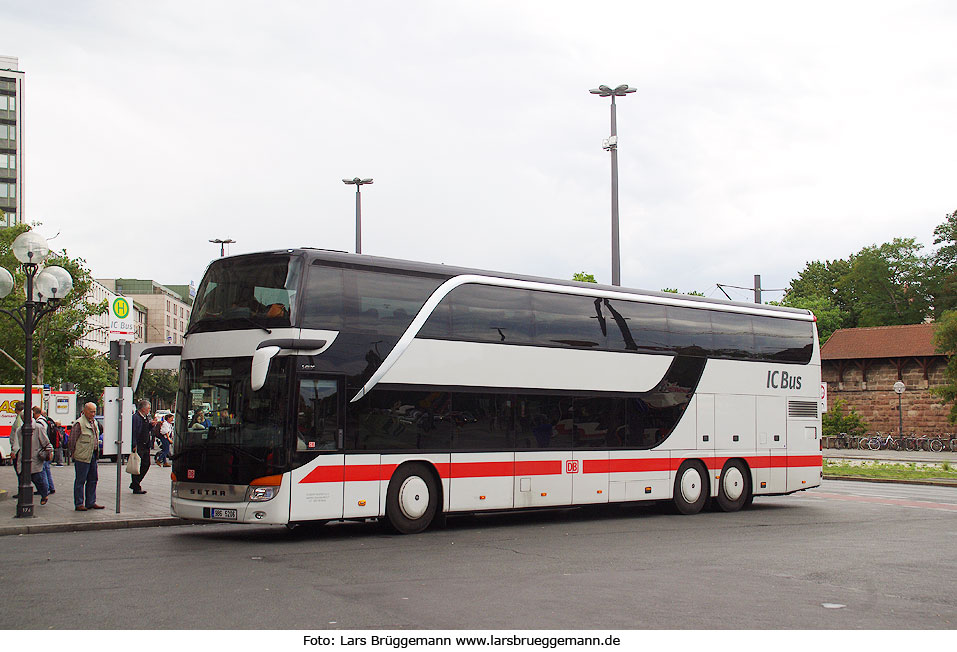 Ein Setra S 431 DT als IC Bus in Nürnberg Hbf