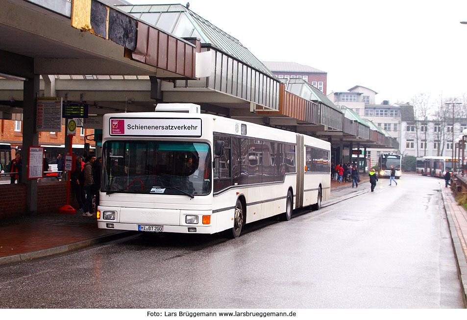 http://www.larsbrueggemann.de/fotos-busse4-630px/529ewd-sev-bus-bahnhof-altona.jpg