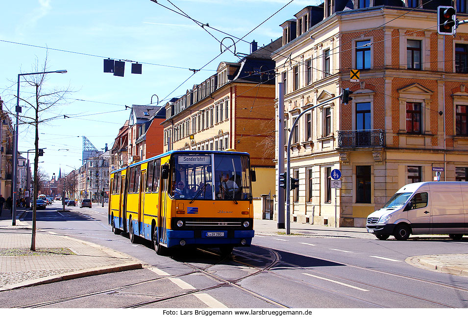 Ein Ikarus 280.02 in Dresden vor dem Straßenbahnmuseum Trachenberge