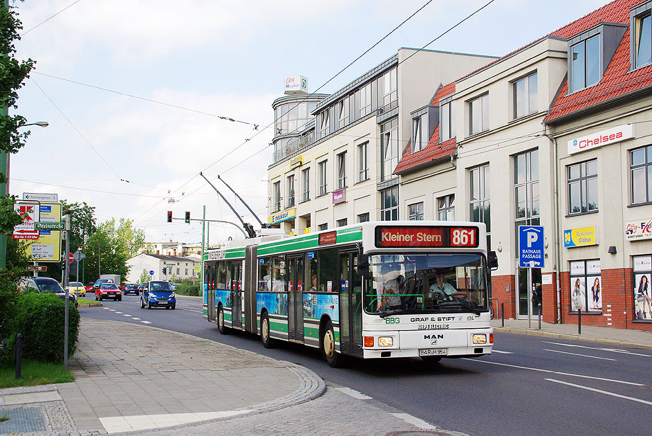 Obus in Eberswalde an der Haltestelle Am Markt