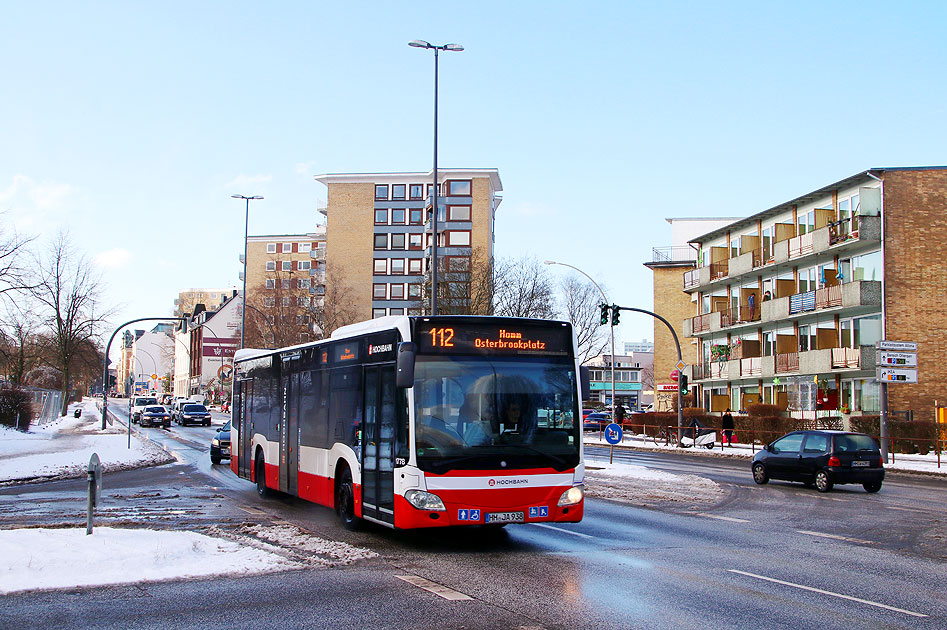 Ein Hochbahn-Bus der Linie 112 in Altona-Altstadt in der Königstraße