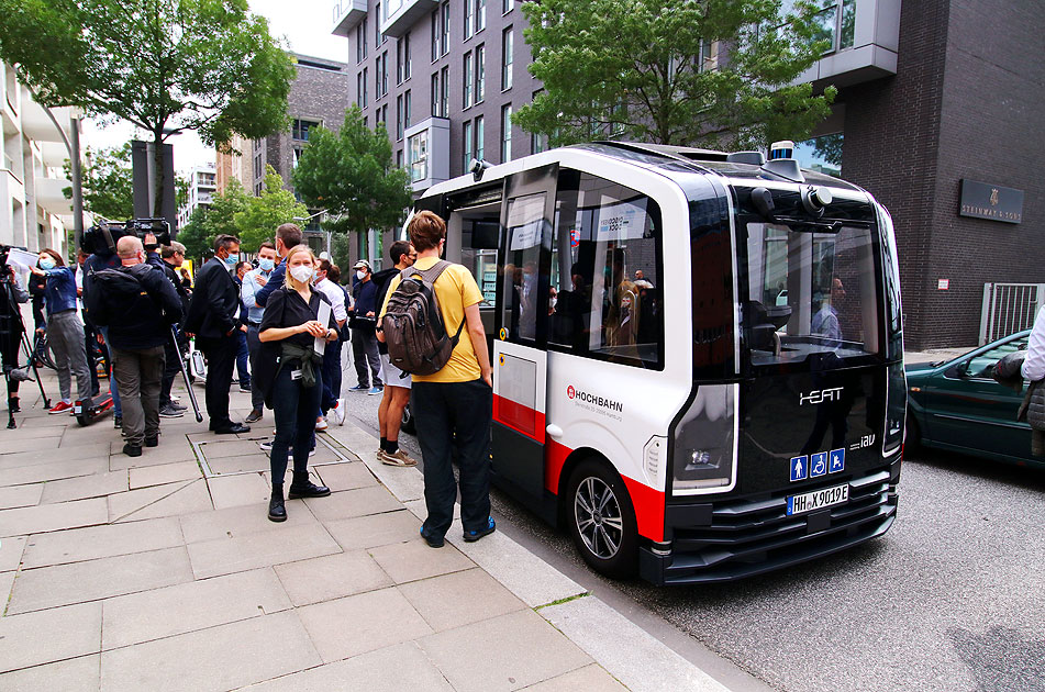 Der HEAT Bus der Hamburger Hochbahn in der Hafencity