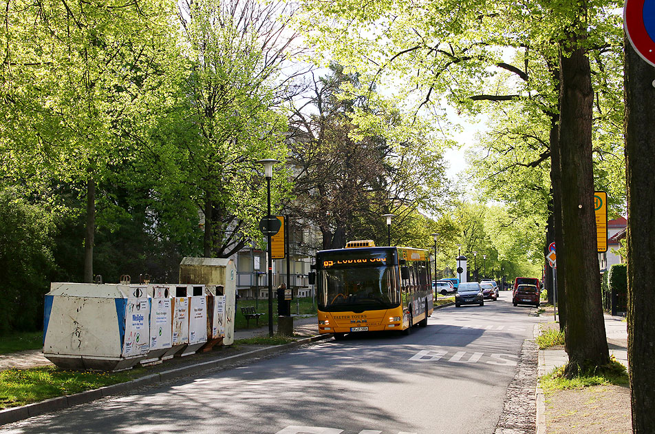 Busverkehr in Dresden Haltestelle Kurzer Schritt der Buslinie 85 der DVB www.larsbrueggemann.de