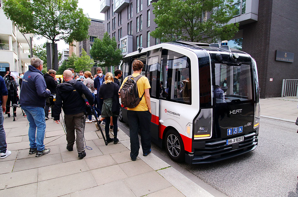 Der HEAT Bus der Hamburger Hochbahn in der Hafencity