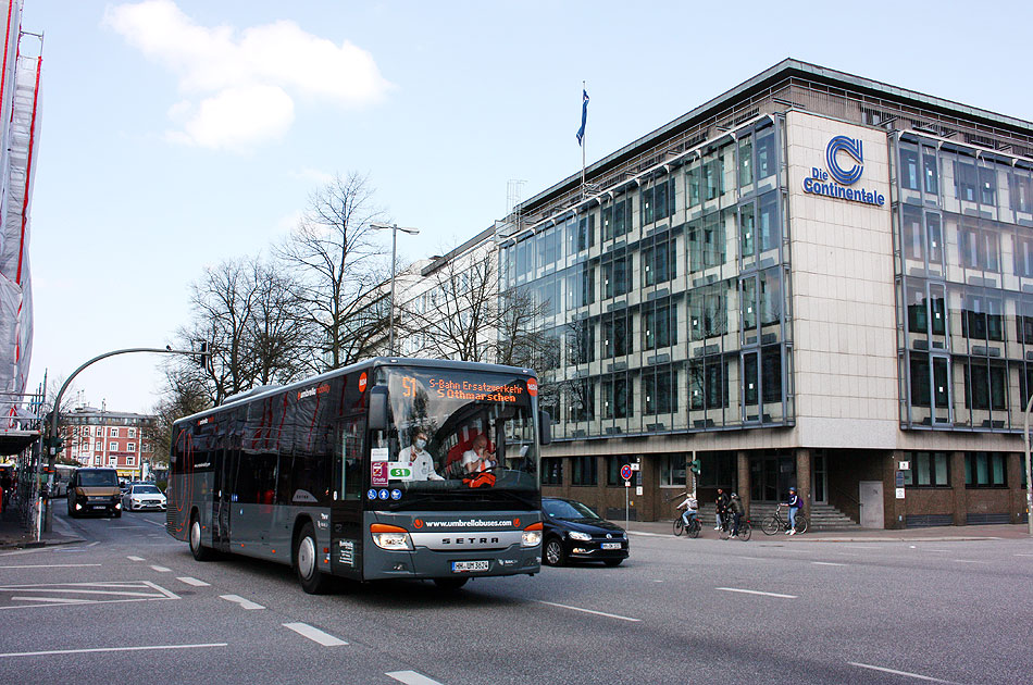 SEV Bus von Umbrella am Bahnhof Altona