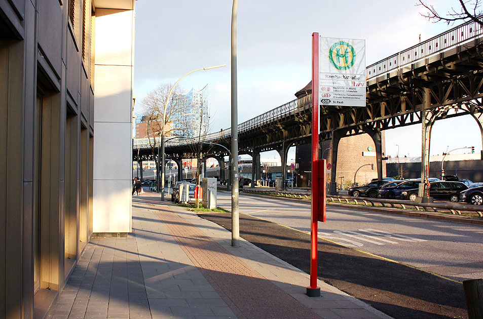 Die Bushaltestelle Rambachstraße in Hamburg