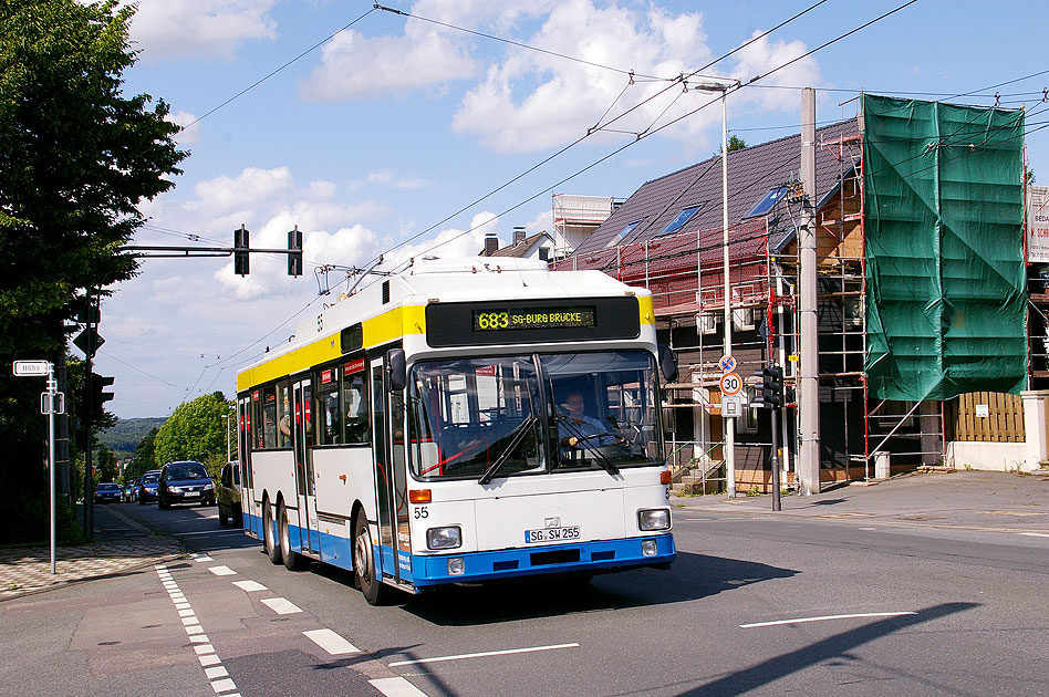 Der Obus in Solingen an der Haltestelle Roßkamper Straße ein MAN / Gräf & Stift SL 172HO