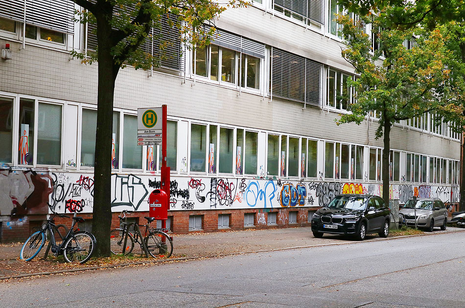 Die Bushaltestelle Am Born in Hamburg-Ottensen