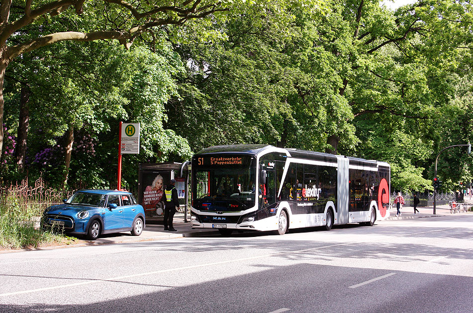 Ein VHH Elektrobus im SEV für die S-Bahn am Bahnhof Hamburg-Ohlsdorf