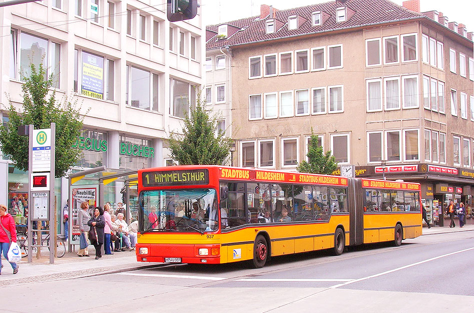 Ein Stadtbus von SVHi in Hildesheim an der Haltestelle Schuhstraße