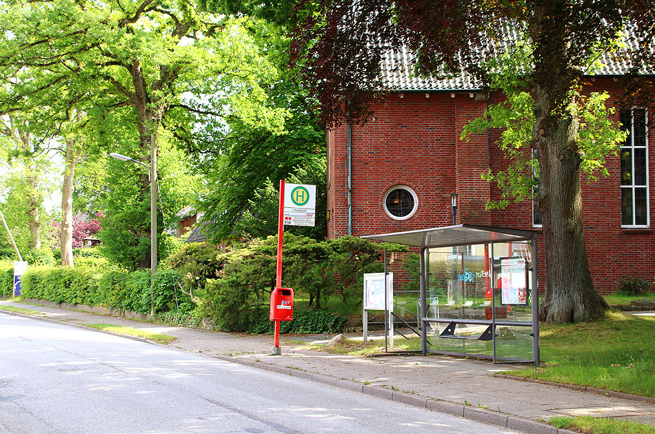 Die Bushaltestelle S-Bahn Sülldorf in Hamburg