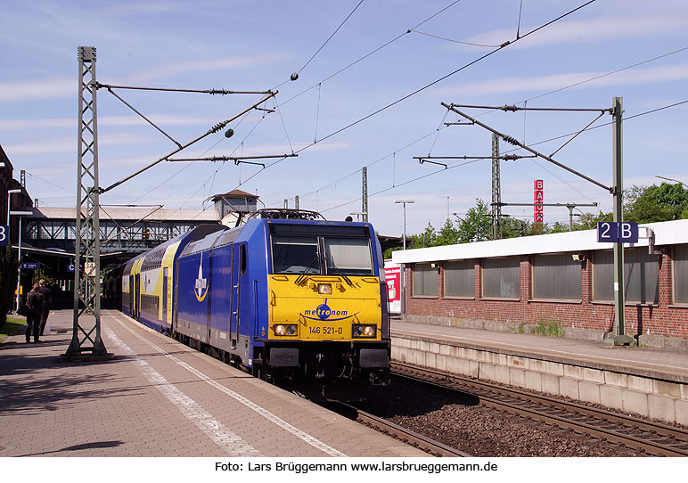 Eine ex NOB Lok im Einsatz beim Metronom - im Bahnhof Hamburg-Harburg