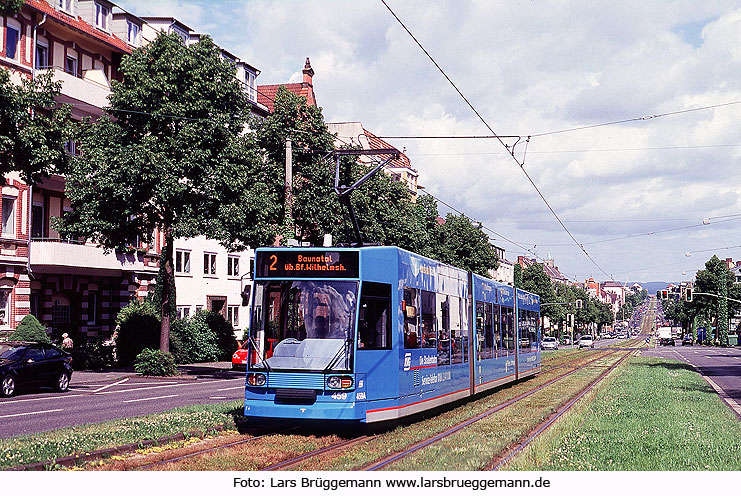 Die Straßenbhan in Kassel von der KVG an der Haltestelle Berlepschstraße