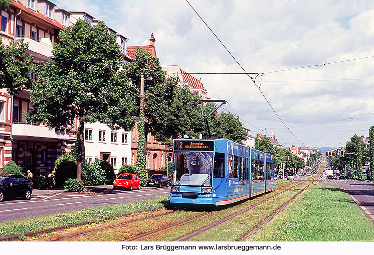 Die Straßenbhan in Kassel von der KVG an der Haltestelle Berlepschstraße