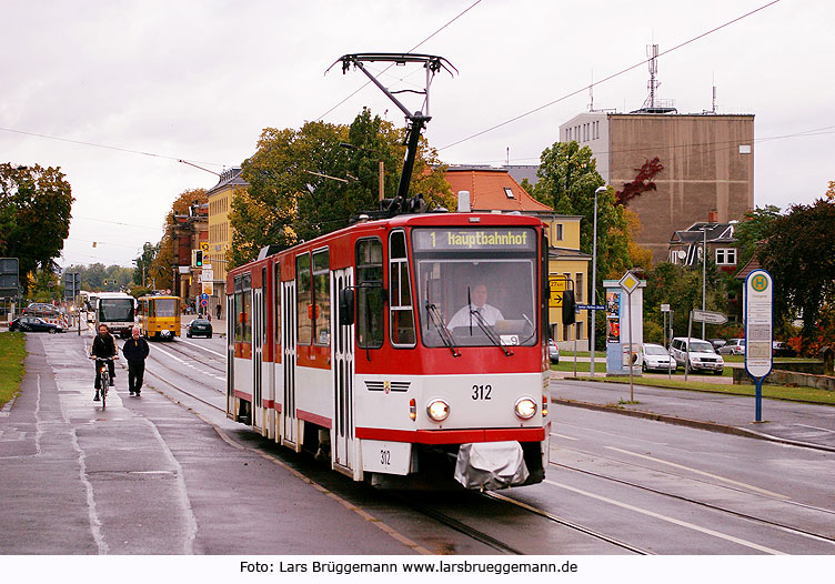Tatra Straßenbahn in Gotha an der Haltestelle Orangerie