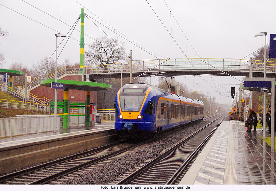 Ein Cantus Flirt auf einer Sonderfahrt nach Lübeck Hbf im Bahnhof Ahrensburg-Gartenholz