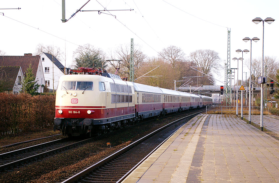 DB Baureihe 103 am Bahnhof Hamburg-Wandsbek