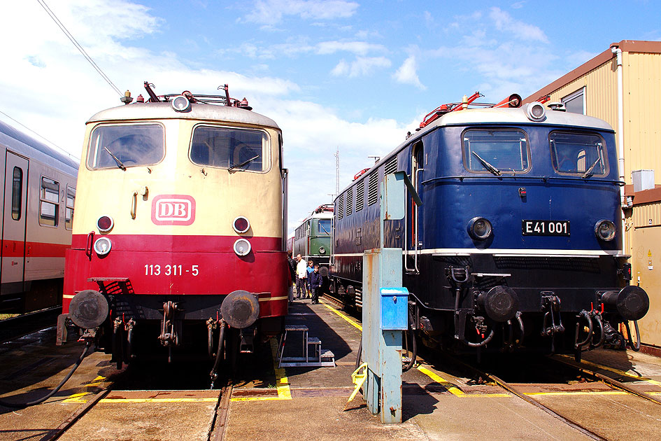 Museumsloks 113 311-5 und die E 41 001 im AW Neumünster