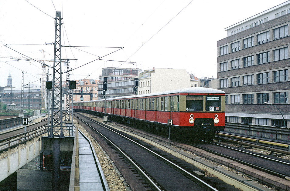 DB Baureihe 476 im Bahnhof Berlin Alexanderplatz