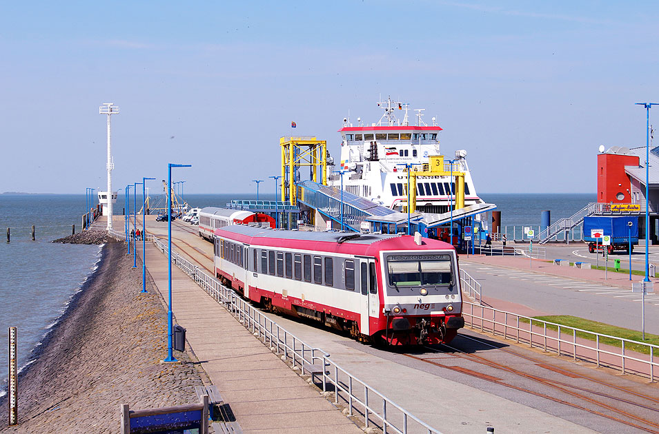 Der Bahnnhof und Fähranleger Dagebüll Mole an der Nordseeküste