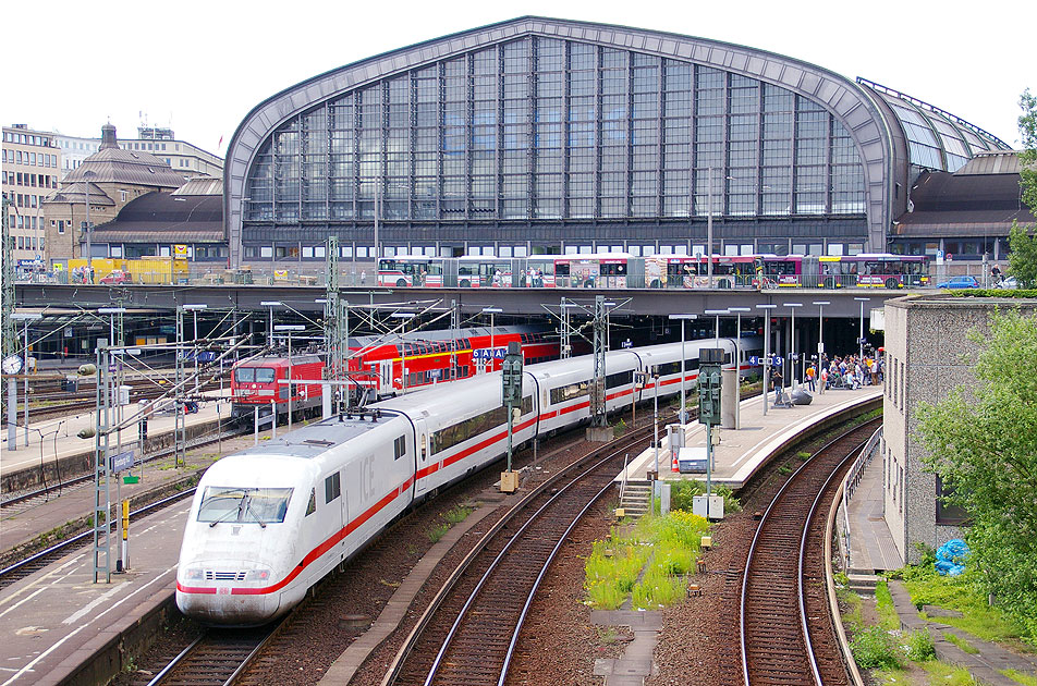 Hamburg Reiseführer: Anreise nach Hamburg mit der Bahn - Hotel in Hamburg