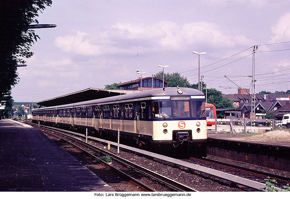 DB Bareihe 470 der Hamburger S-Bahn im Bahnhof Hamburg-Bergedorf