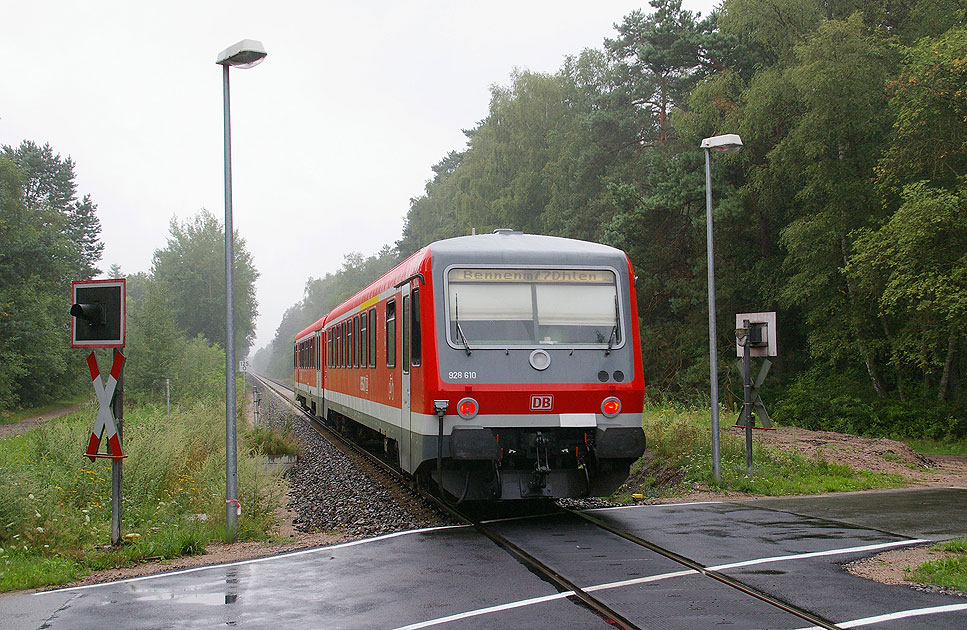 Ein Triebwagen der Baureihe 628 im Haltepunkt B&uuml;senbachtal