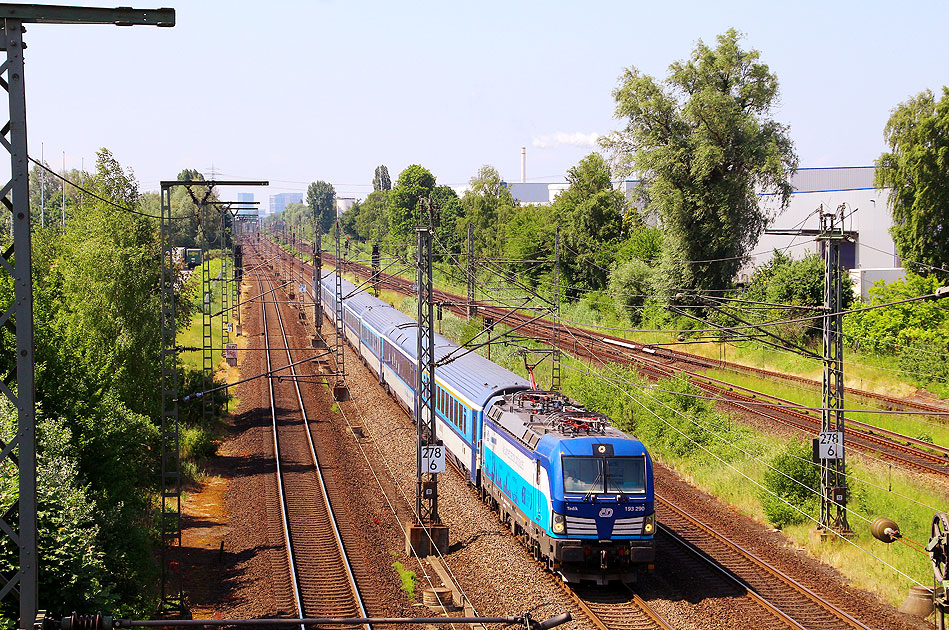 Die CD Baureihe 193 mit einem EC von Hamburg nach Prag