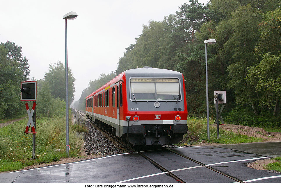 Ein Triebwagen der Baureihe 628 im Haltepunkt Büsenbachtal