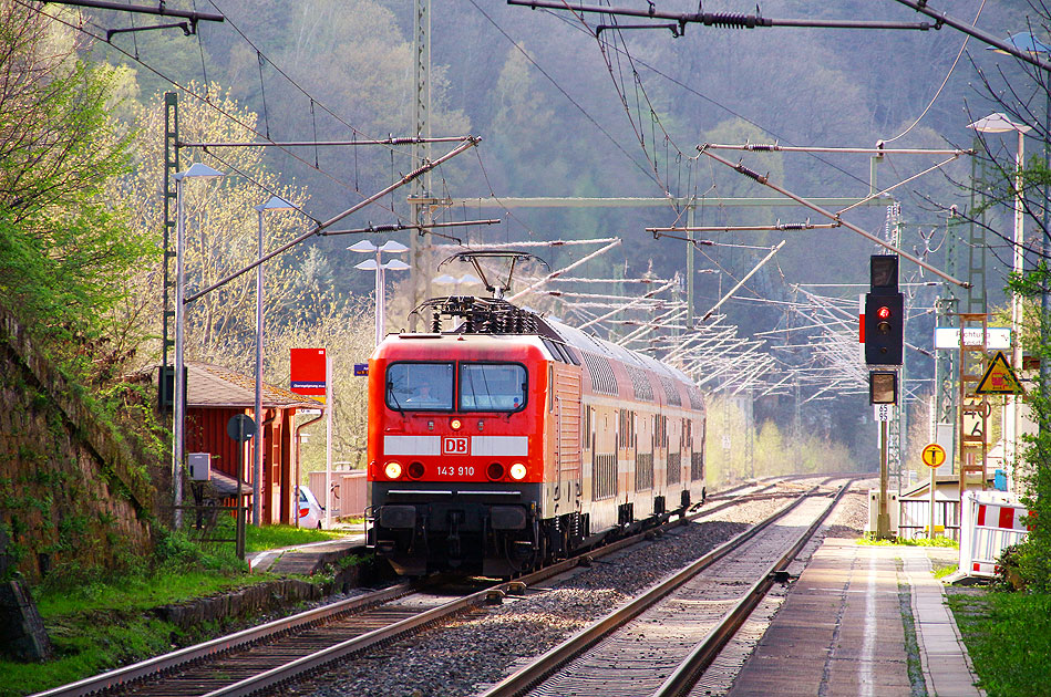 S-Bahn Dresden im Bahnhof Obervogelgesang