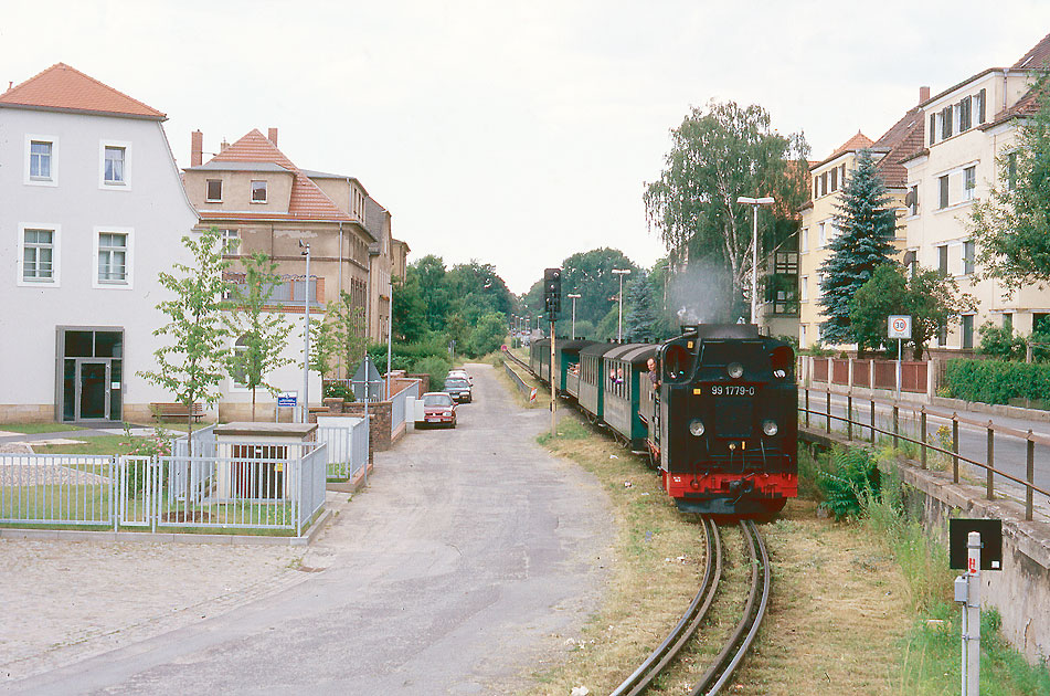 Ein Dampfzug mit der 99 1779-0 in Radebeul in Sachsen