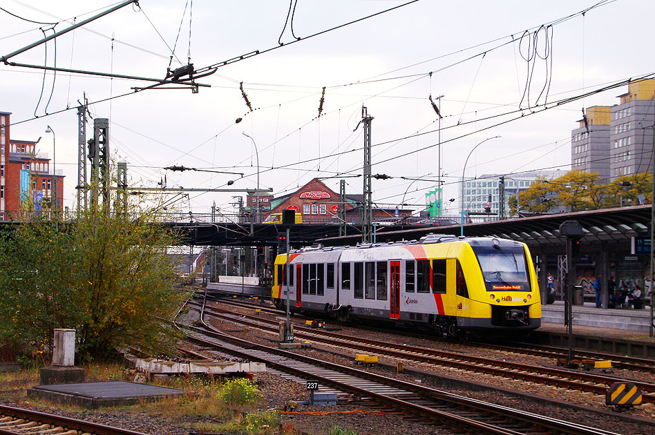 Ein Lint Triebwagen der HLB in Hamburg Hbf